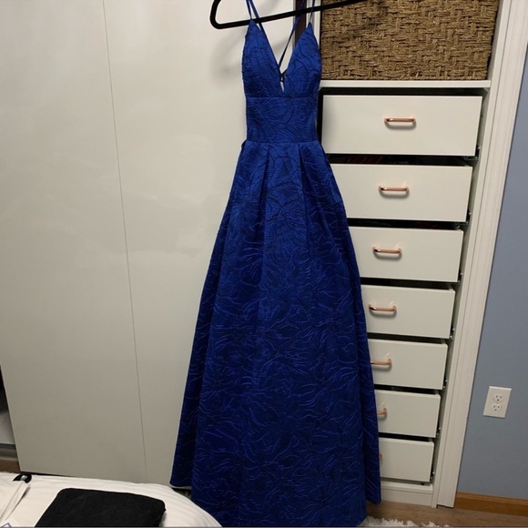 Jules & Cleo Allover Floral Strappy Ballgown Prom Dress in Royal Blue Size 2 💙 - Picture 4 of 6